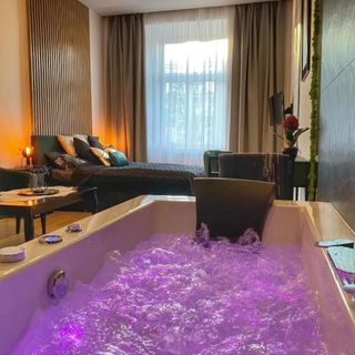 Apartament Czarny z Jacuzzi Kraków (4)