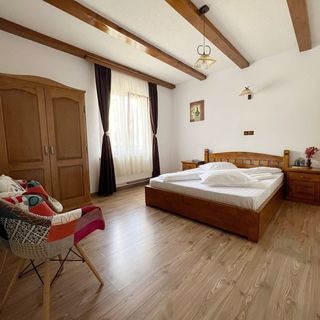 Conacul de sub Munte Novaci (2)