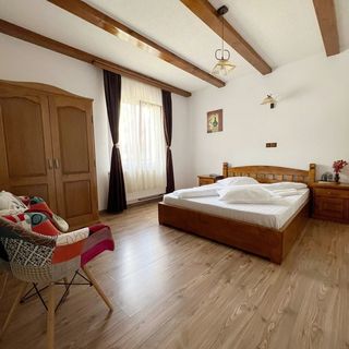 Conacul de sub Munte Novaci (2)