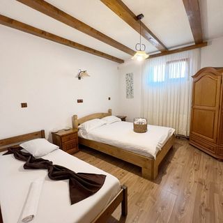 Conacul de sub Munte Novaci (5)