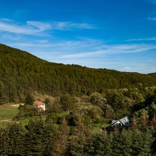 Zöldsziget Menedék, Rendezvény-és pihenőház Bárna (5)