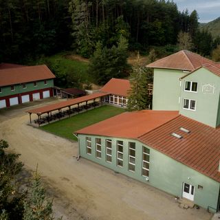 Zöldsziget Menedék, Rendezvény-és pihenőház Bárna (4)