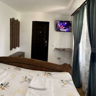 Casa de sub Salcie Curtea de Argeș (4)