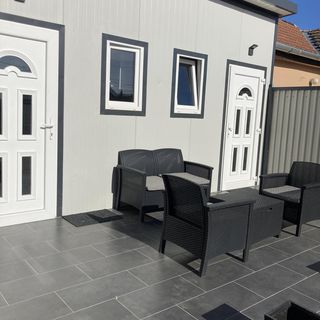 Black And White Apartman Cegléd (2)