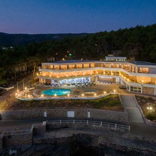 Resort Fontana Bayside Park Jelsa Hvar (4)