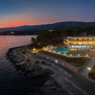 Resort Fontana Bayside Park Jelsa Hvar (2)