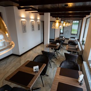 White Residence Arad (3)