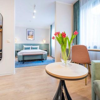 Hotel H12 Kraków (2)