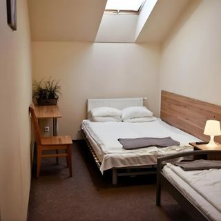 KOLUMNY 217- tanie noclegi pracownicze Łódź (4)