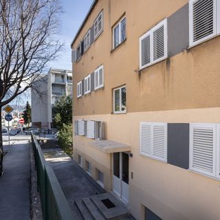 Apartman May Split (3)