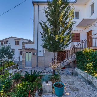 Apartment Pine Haven Arbanija (5)