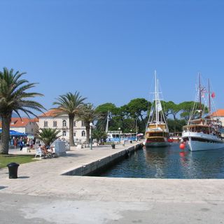House Stone house in center Jelsa (5)