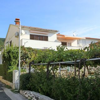 Apartments KUCAR ROBERT Baska (2)