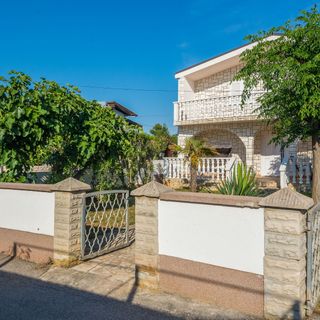 Apartmanok Parkolóhellyel Vir - 20971 (2)