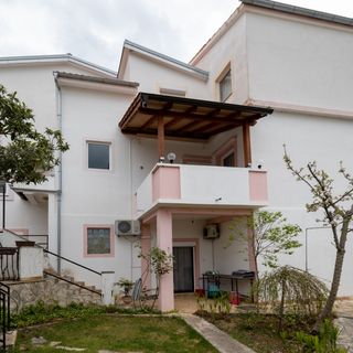 Apartmanok és Szobák A Tenger Mellett Posedarje, Novigrad - 21123 Posedarje (3)