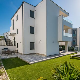 Apartmanok Parkolóhellyel Njivice, Krk - 21493 Njivice (2)