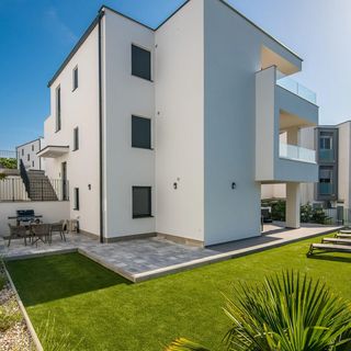 Apartmanok Parkolóhellyel Njivice, Krk - 21493 Njivice (2)