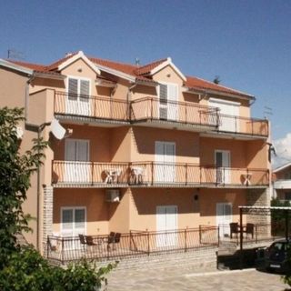 Apartmanok Parkolóhellyel Vodice - 21743 (2)