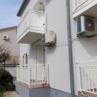 Apartmanok Parkolóhellyel Njivice, Krk - 21773 Njivice (3)