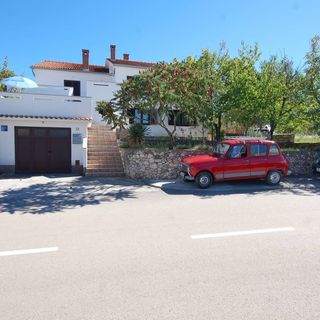 Apartmanok Parkolóhellyel Njivice, Krk - 21856 Njivice (2)