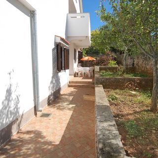 Apartmanok Parkolóhellyel Njivice, Krk - 21856 Njivice (4)