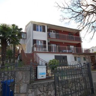 Apartmanok Parkolóhellyel Njivice, Krk - 21858 Njivice (2)