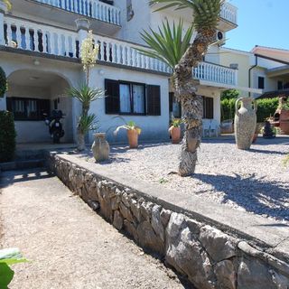 Apartmanok Parkolóhellyel Njivice, Krk - 21871 Njivice (2)