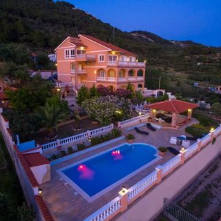 Apartmanok Családok Részére Medencével Banjol, Rab - 21952 Banjol (3)