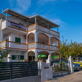 Apartmanok Parkolóhellyel Vodice - 22557 (2)