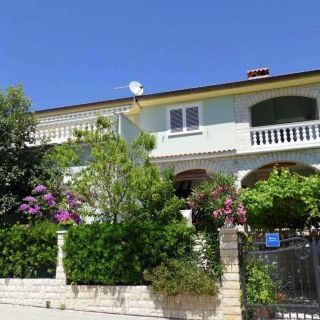Apartments With Parking Space Palit Rab - 22562 (2)