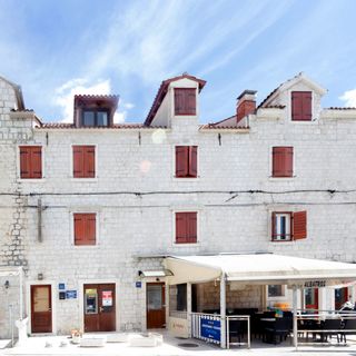 Apartmanok és Szobák A Tenger Mellett Trogir - 22597 (2)