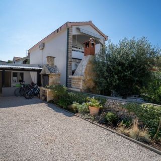 Apartmanok Parkolóhellyel Vir - 22626 (3)