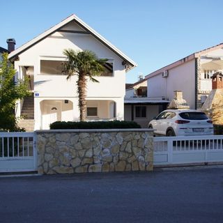 Apartmanok Parkolóhellyel Vir - 22626 (2)