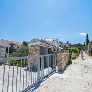 Apartments By The Sea Splitska, Brač - 22683 Splitska (3)