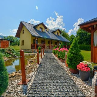 Całoroczne domki apartamentowe Pod Lipą Ustrzyki Dolne (4)