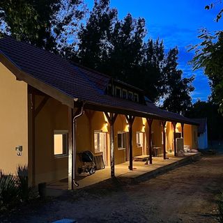 Varga Vendegház 3 Jakuzzival Tiszakécske (2)