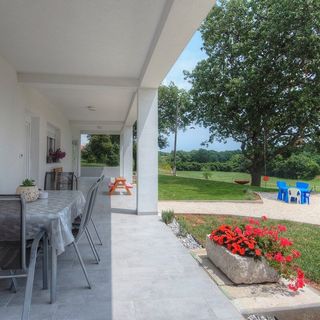 White house Liznjan (5)