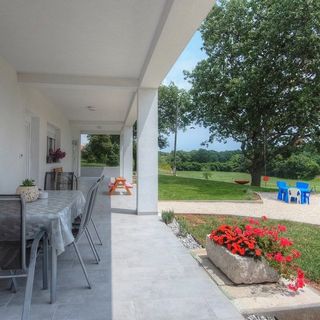 White house Liznjan (5)