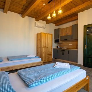 Prés Apartman - Tomolik Pincészet (3)