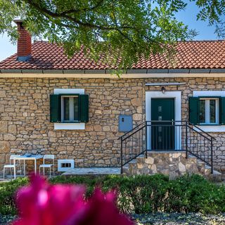 House STiKA Rupe (2)