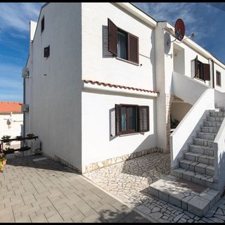 Appartments Sapphire Baška (2)