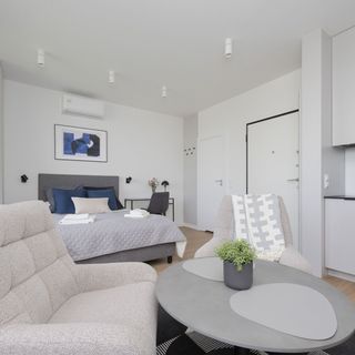 #Domaniewska 24/77 (2)