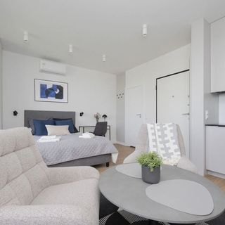 #Domaniewska 24/77 (2)