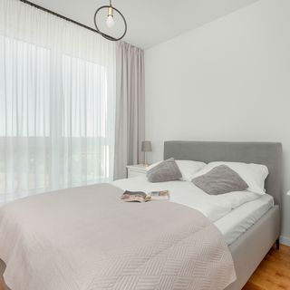 Św. Piotra 6B/135 (2)