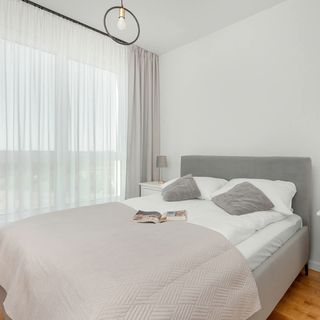 Św. Piotra 6B/135 (2)