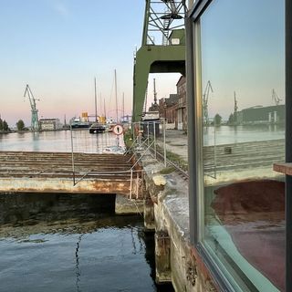 Widoki 1 domek na nabrzeżu Stoczni Cesarskiej Gdańsk (4)