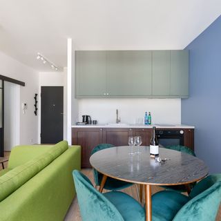 Karolkowa 28/90^ (2)