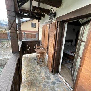 Căsuța de pe Dealul Cojocului (4)