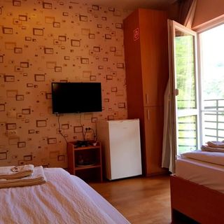 Vila di Pau Băile Herculane (2)