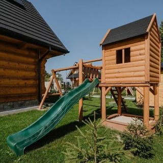 Domek drewniany - Czerwienne Ząb (4)